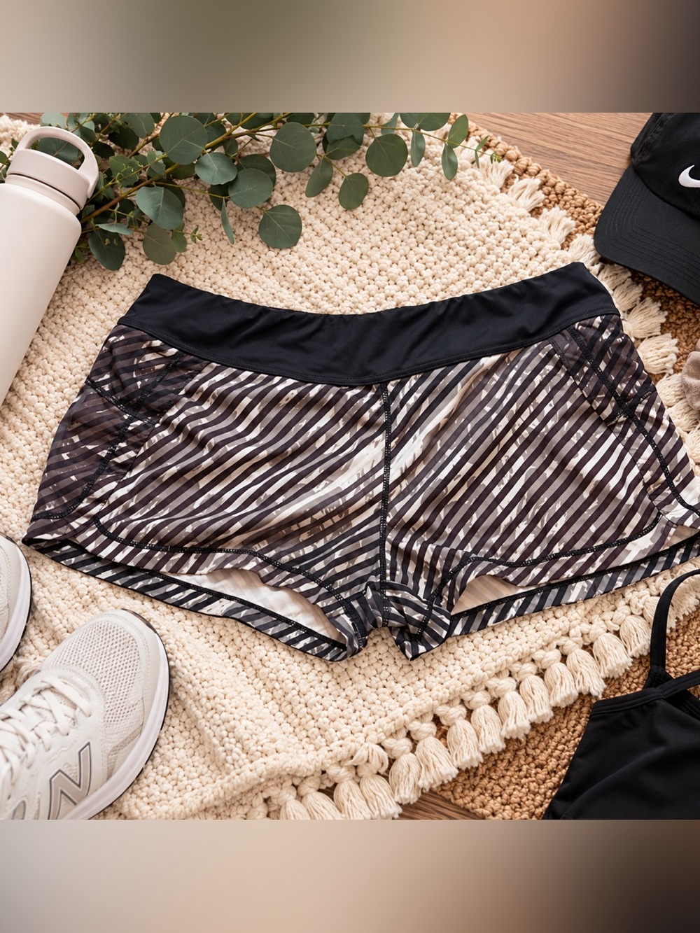 Athleta Striped Running Athletic Shorts Black White Gray Size Medium M Lined